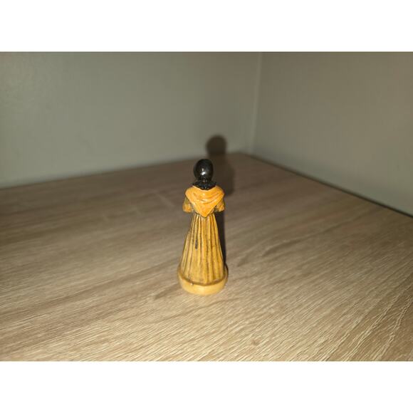 Vintage Sebastian Miniatures Figurine Shaker Lady - Picture 4 of 6